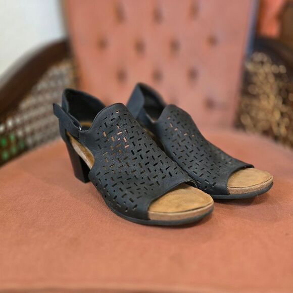 Chic Black Cutout Women's Heels - Picture 1 of 5